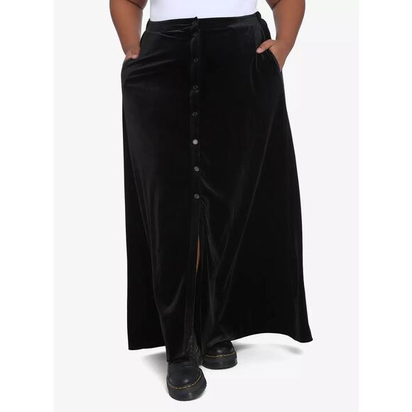 Hot Topic size 2 2x Black Velvet Button-Front Maxi Skirt Plus Size - Picture 1 of 12